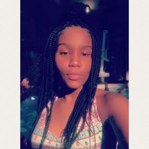 Meet your Posher, Kenadie